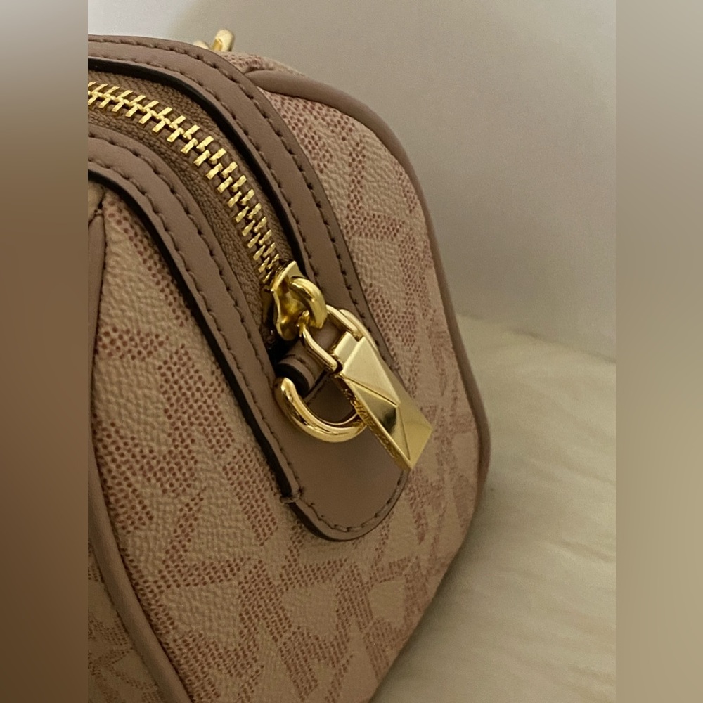 Michael Kors Small Blaire Duffle Crossbody Bag - Picture 6 of 9
